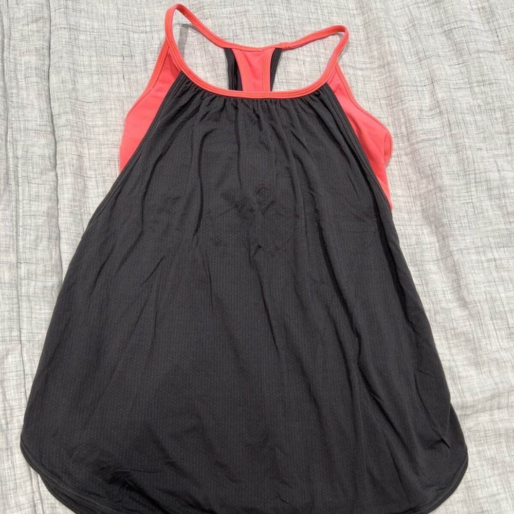 lululemon athletica "Tuck Me In" tank with built in shelf bra, sz 6